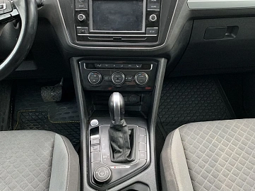 Volkswagen Tiguan, 2018г, передний привод, робот