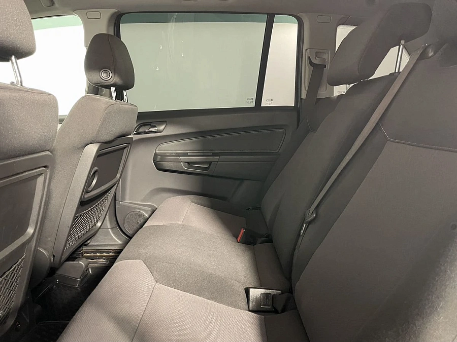 Opel Zafira, 2010г., передний привод, механика