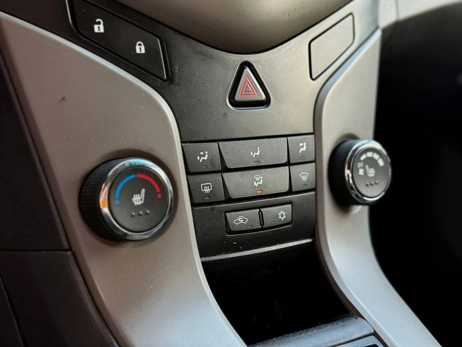 Chevrolet Cruze, 2010г., передний привод, автомат