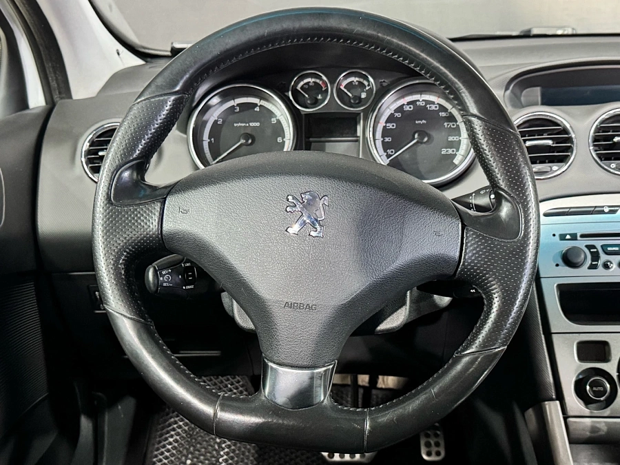 Peugeot 308, 2010г., передний привод, автомат