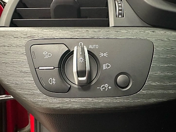 Audi A4, 2019г, передний привод, автомат