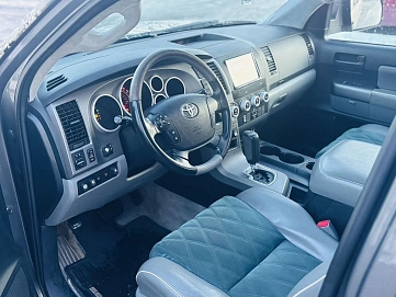 Toyota Sequoia, 2010г, полный привод, автомат