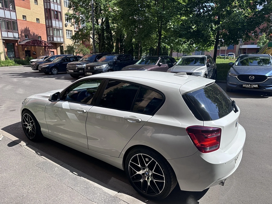 BMW 1 серии, 2012г., задний привод, автомат
