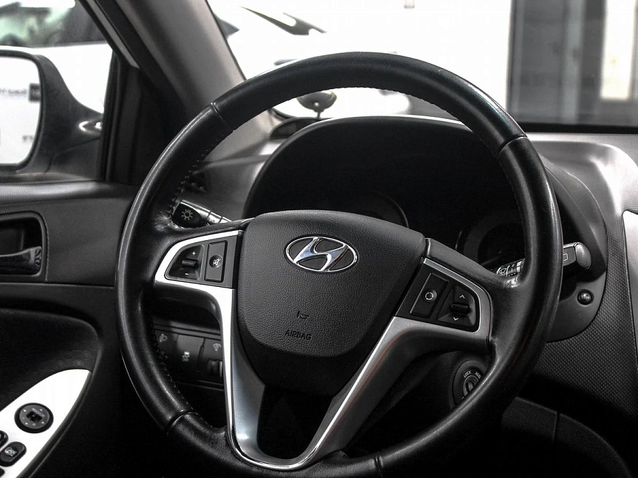 Hyundai Solaris, 2011г., передний привод, механика