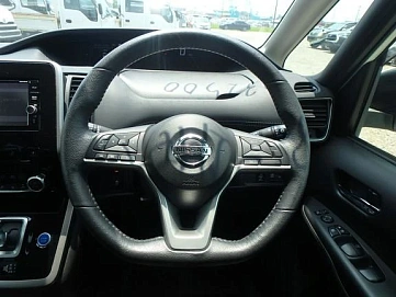 Nissan Serena, 2020г, передний привод, автомат