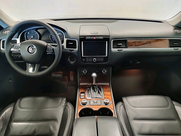 Volkswagen Touareg, 2010г, передний привод, автомат