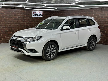 Mitsubishi Outlander, 2022г, передний привод, вариатор