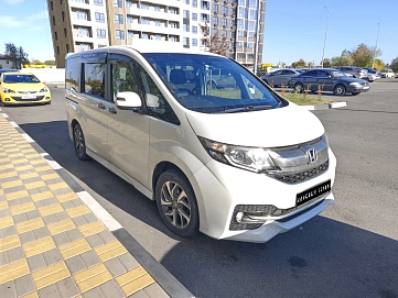 Honda Stepwgn, 2017г, полный привод, вариатор