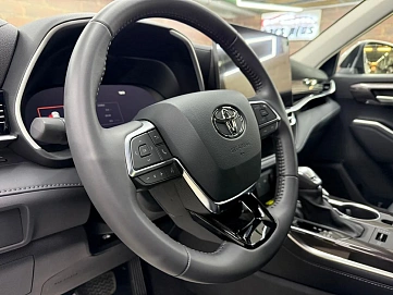 Toyota Highlander, 2025г, полный привод, автомат