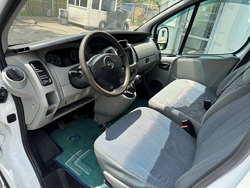 Opel Vivaro, 2005г, передний привод, механика