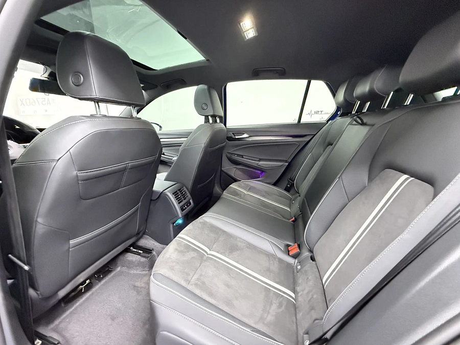 Volkswagen Golf, 2021г., передний привод, робот