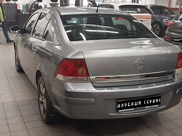 Opel Astra, 2012г, передний привод, механика