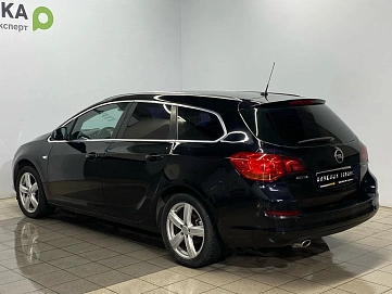 Opel Astra, 2011г, передний привод, механика