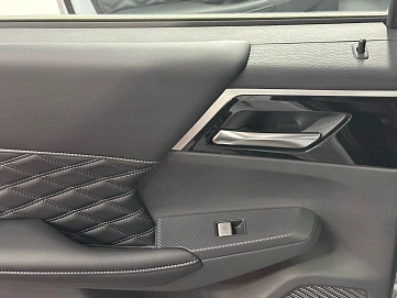 Mitsubishi Outlander, 2023г, передний привод, вариатор