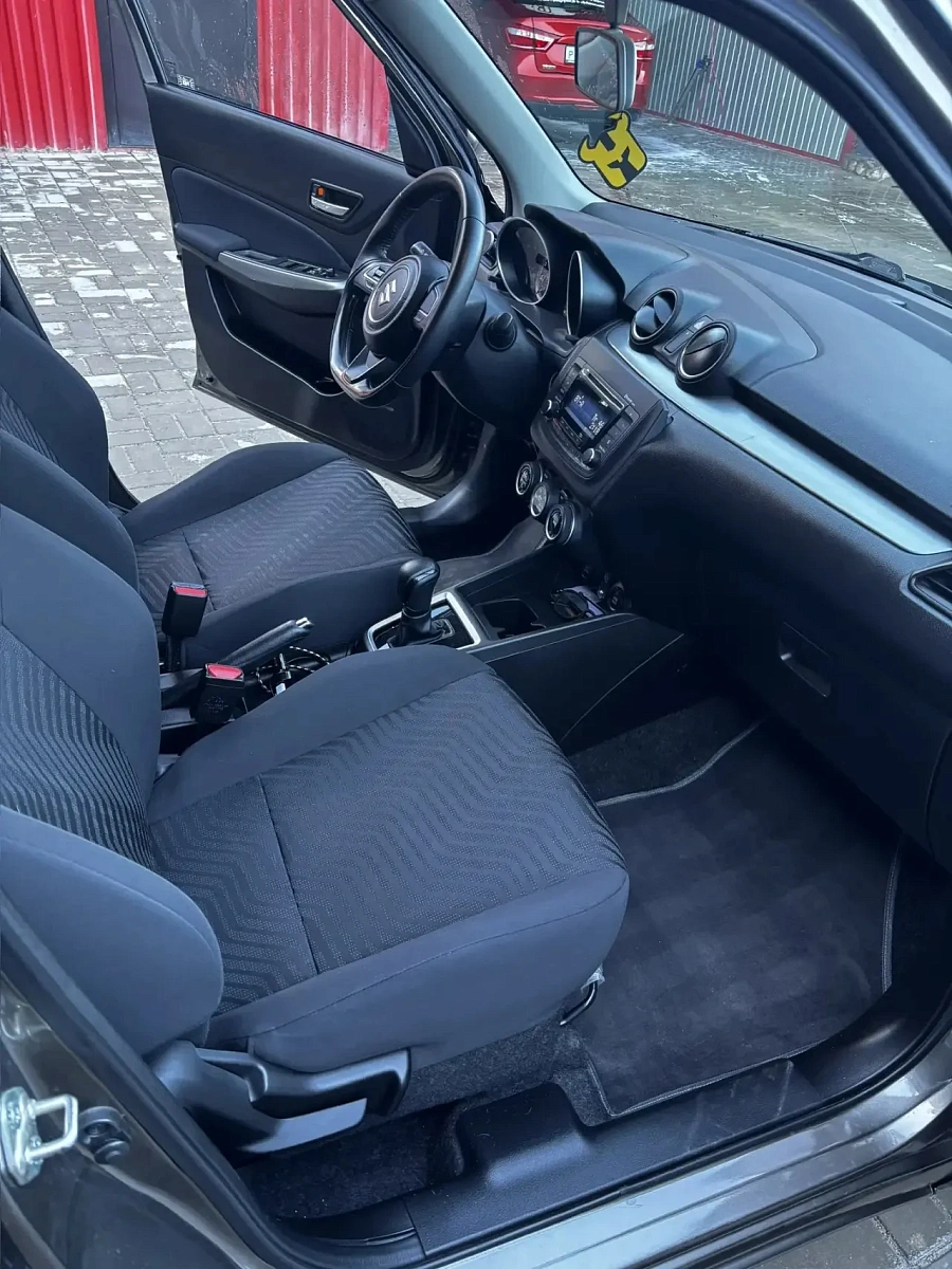 Suzuki Swift, 2022г., передний привод, вариатор