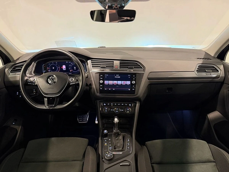 Volkswagen Tiguan, 2019г., передний привод, автомат