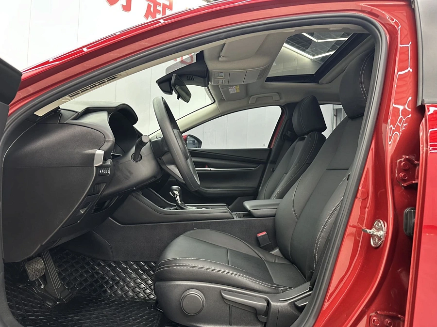 Mazda 3, 2021г., передний привод, автомат