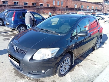 Toyota Auris, 2009г, передний привод, механика