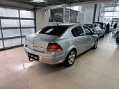 Opel Astra, 2011г., передний привод, механика