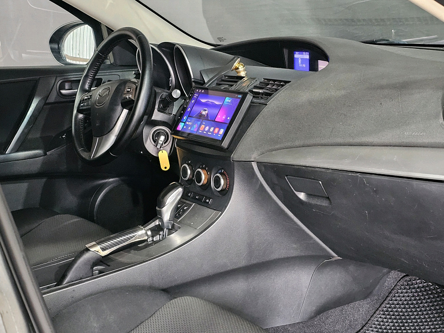 Mazda 3, 2011г., передний привод, автомат