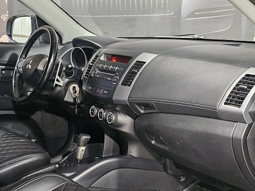 Mitsubishi Outlander, 2010г, передний привод, вариатор