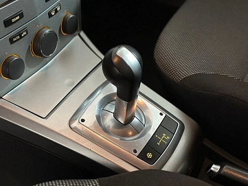 Opel Astra, 2011г, передний привод, робот