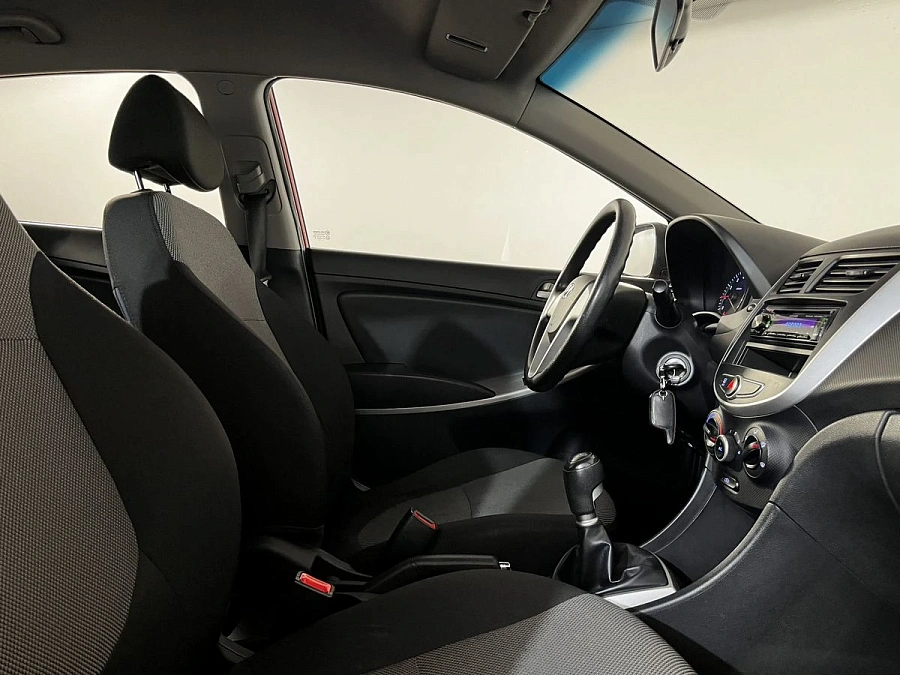 Hyundai Solaris, 2011г., передний привод, механика