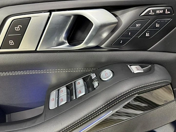BMW X7, 2023г, полный привод, автомат