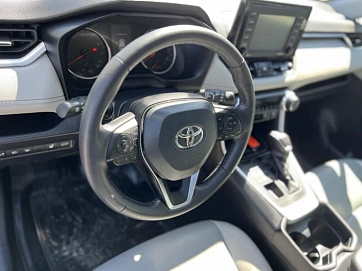 Toyota RAV4, 2021г, передний привод, автомат