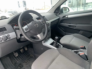 Opel Astra, 2011г, передний привод, механика