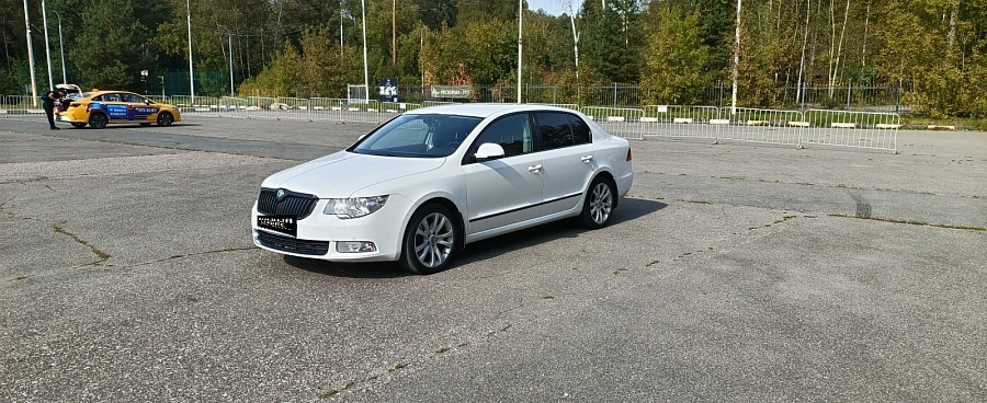 Skoda Superb, 2012г., передний привод, автомат