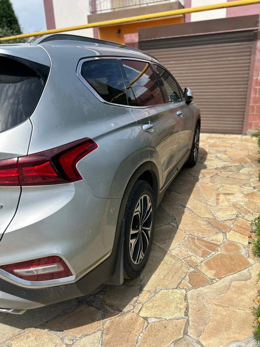 Hyundai Santa Fe, 2019г., полный привод, автомат
