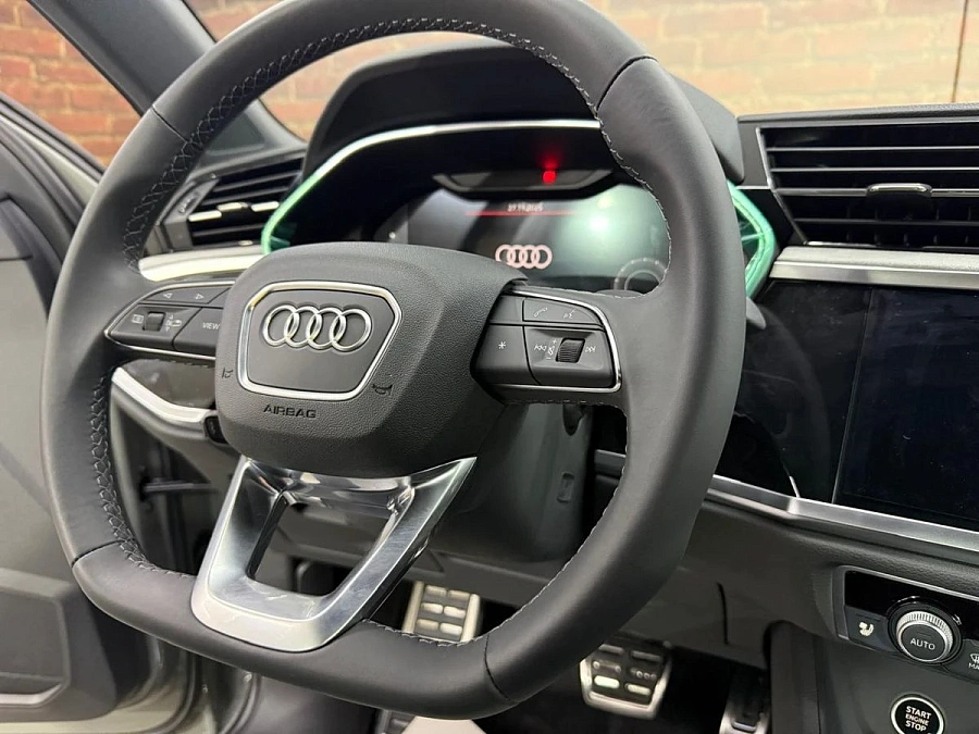 Audi Q3, 2025г., передний привод, робот