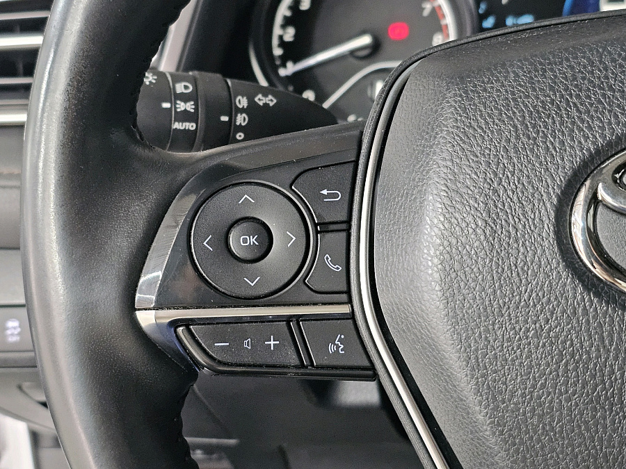 Toyota Camry, 2020г., передний привод, автомат