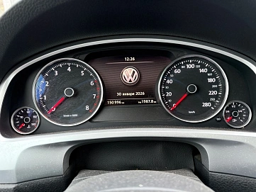Volkswagen Touareg, 2015г, полный привод, автомат
