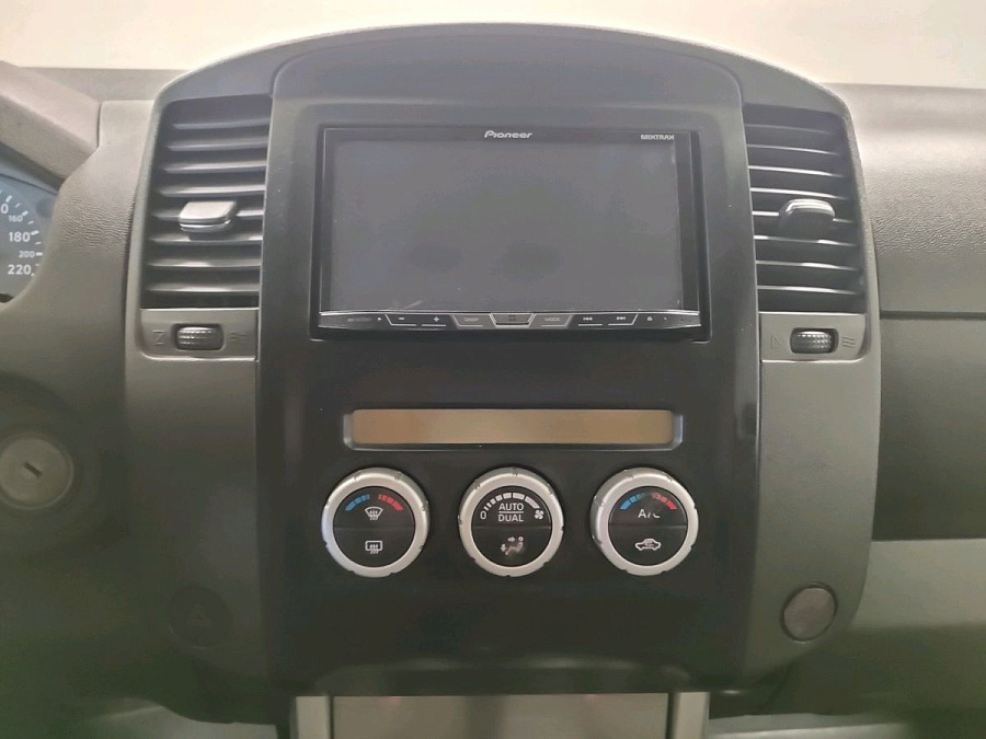 Nissan , 2010г., передний привод, автомат