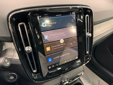 Volvo XC40, 2024г, передний привод, робот