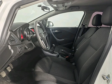 Opel Astra, 2013г, передний привод, механика