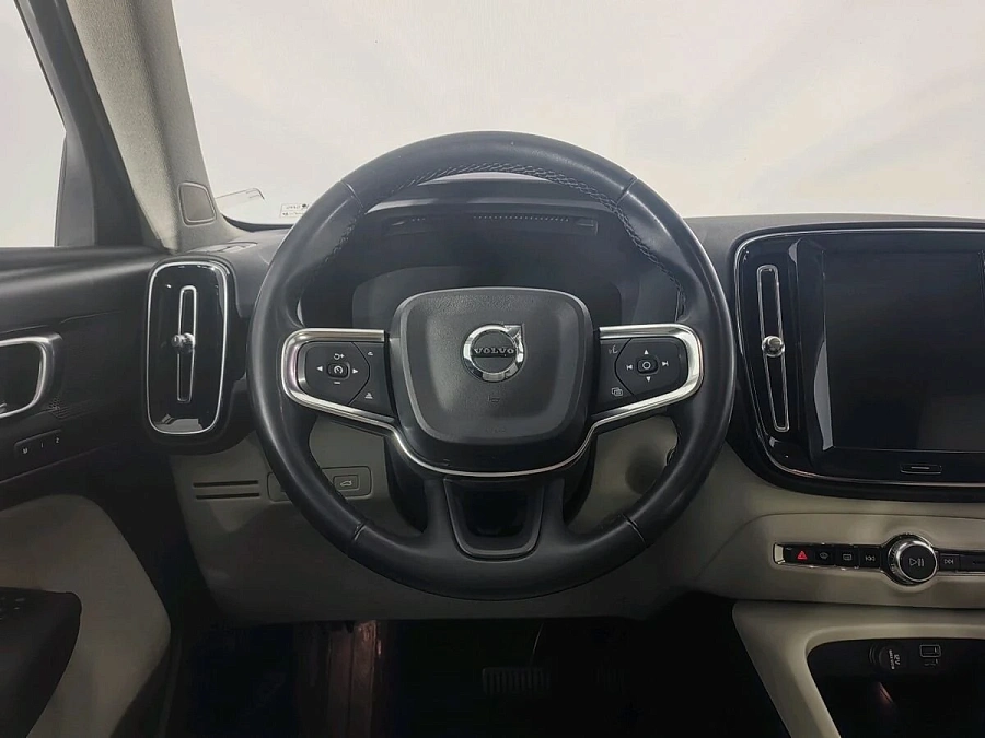 Volvo XC40, 2021г., полный привод, автомат