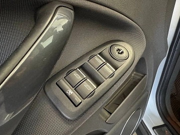 Ford Kuga, 2011г, передний привод, автомат