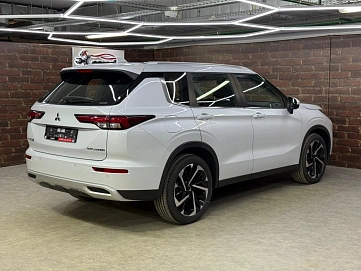 Mitsubishi Outlander, 2023г, полный привод, вариатор