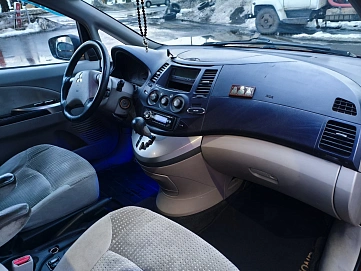 Mitsubishi Grandis, 2004г, полный привод, автомат