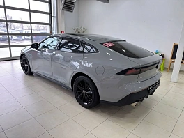 Changan UNI-V, 2023г, передний привод, робот