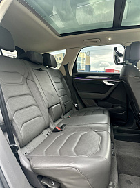 Volkswagen Touareg, 2020г, передний привод, автомат