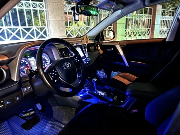 Toyota RAV4, 2017г, полный привод, вариатор