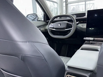 Changan Lamore, 2023г, передний привод, робот