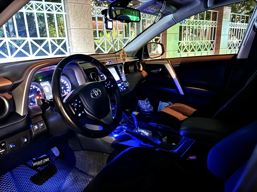 Toyota RAV4, 2017г., полный привод, вариатор