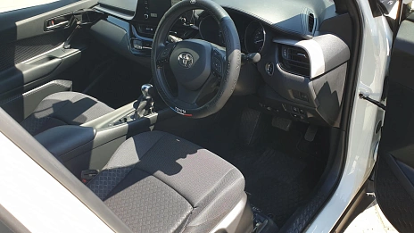Toyota C-HR, 2022г, полный привод, вариатор