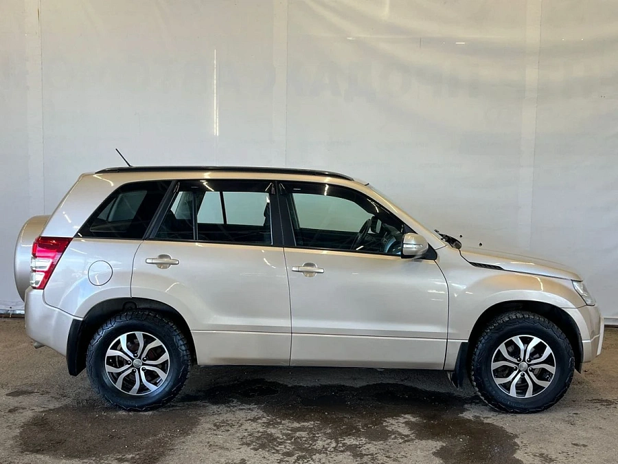 Suzuki Grand Vitara, 2011г., полный привод, механика