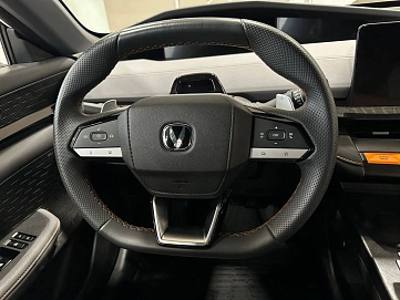 Changan UNI-V, 2023г, передний привод, робот